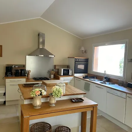 A L'ombre Des Pins Nîmes