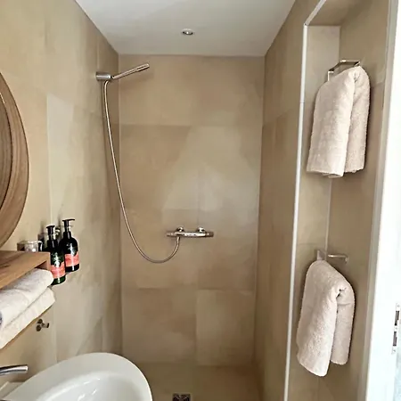 Affittacamere A L'ombre Des Pins *