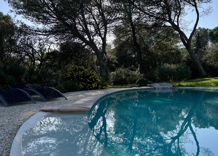 A L'ombre Des Pins Guest house