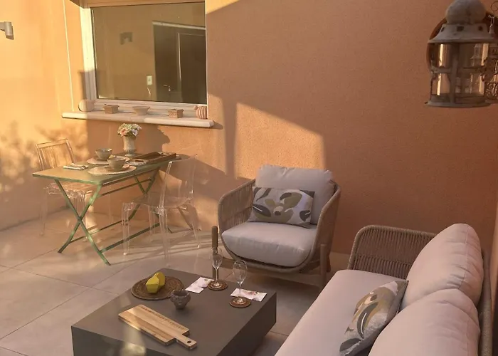 A L'ombre Des Pins * Nimes