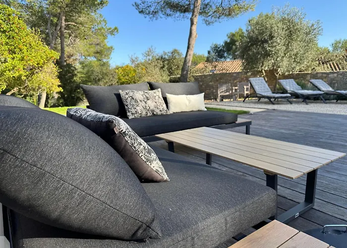 A L'ombre Des Pins Guest house Nimes